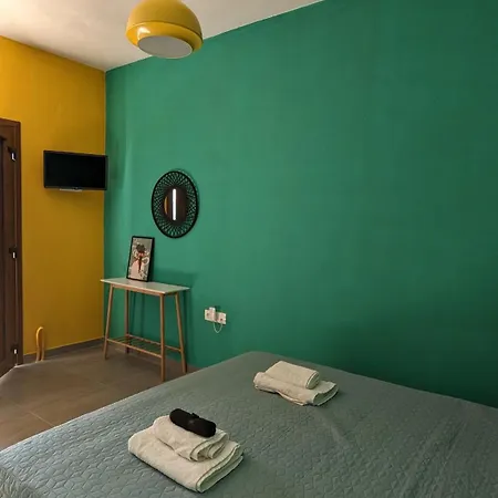 Apartment Under The Palm Tree