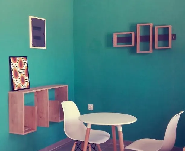 Under The Palm Tree Boutique