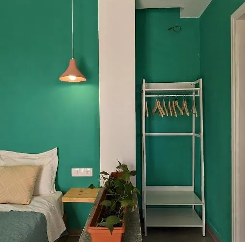 Under The Palm Tree Boutique Áno Meriá