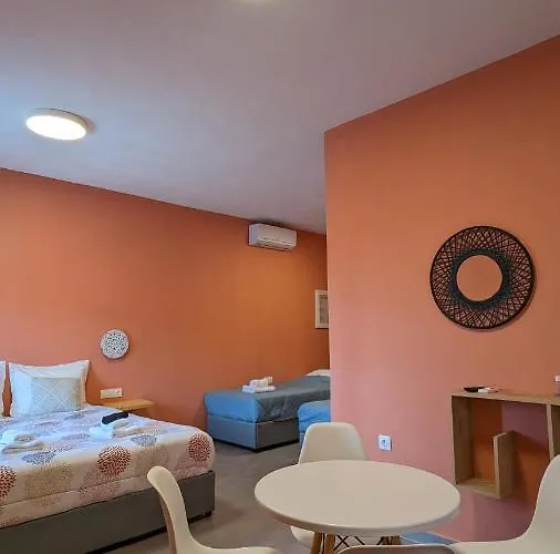 Under The Palm Tree Boutique *