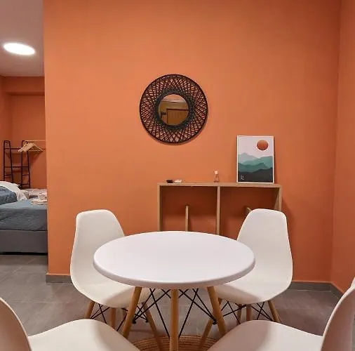 Under The Palm Tree Boutique Apartment